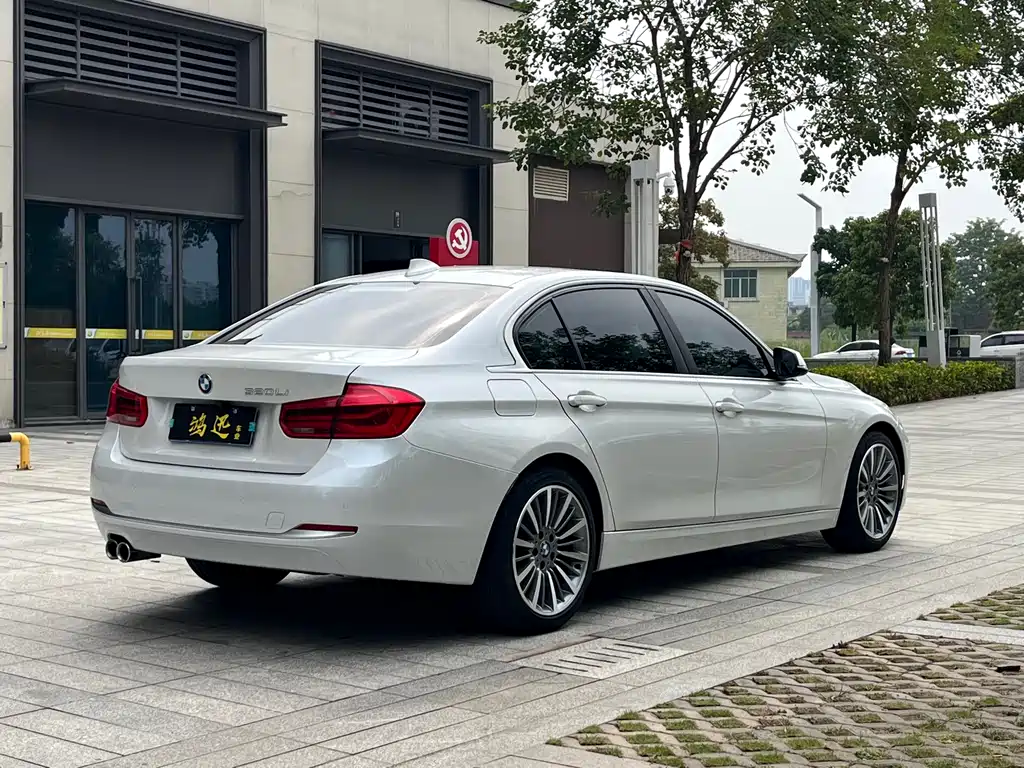 BMW 3 SERIES
