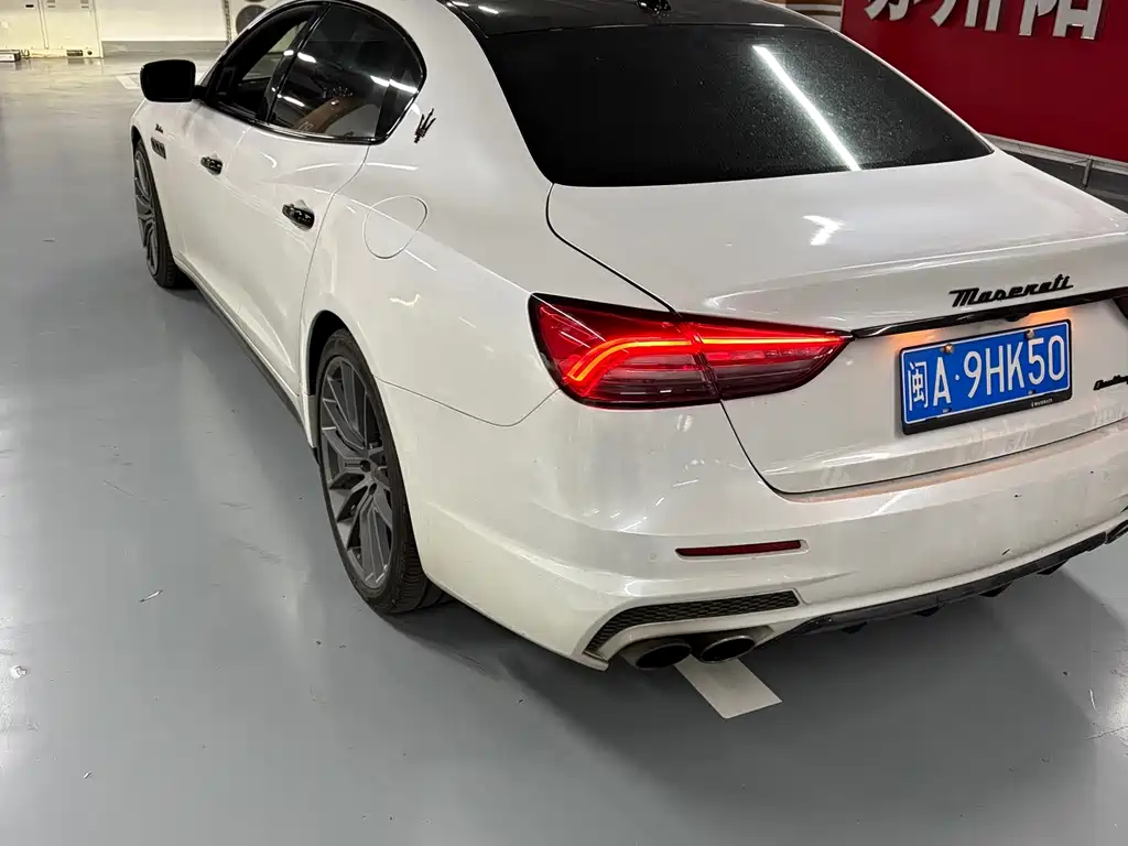 Maserati Quattroporte — миниатюра 7