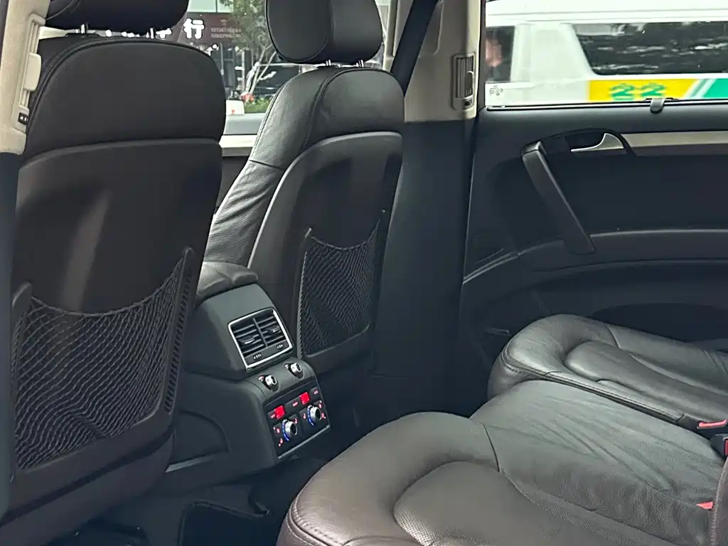 Audi Q7 — миниатюра 10