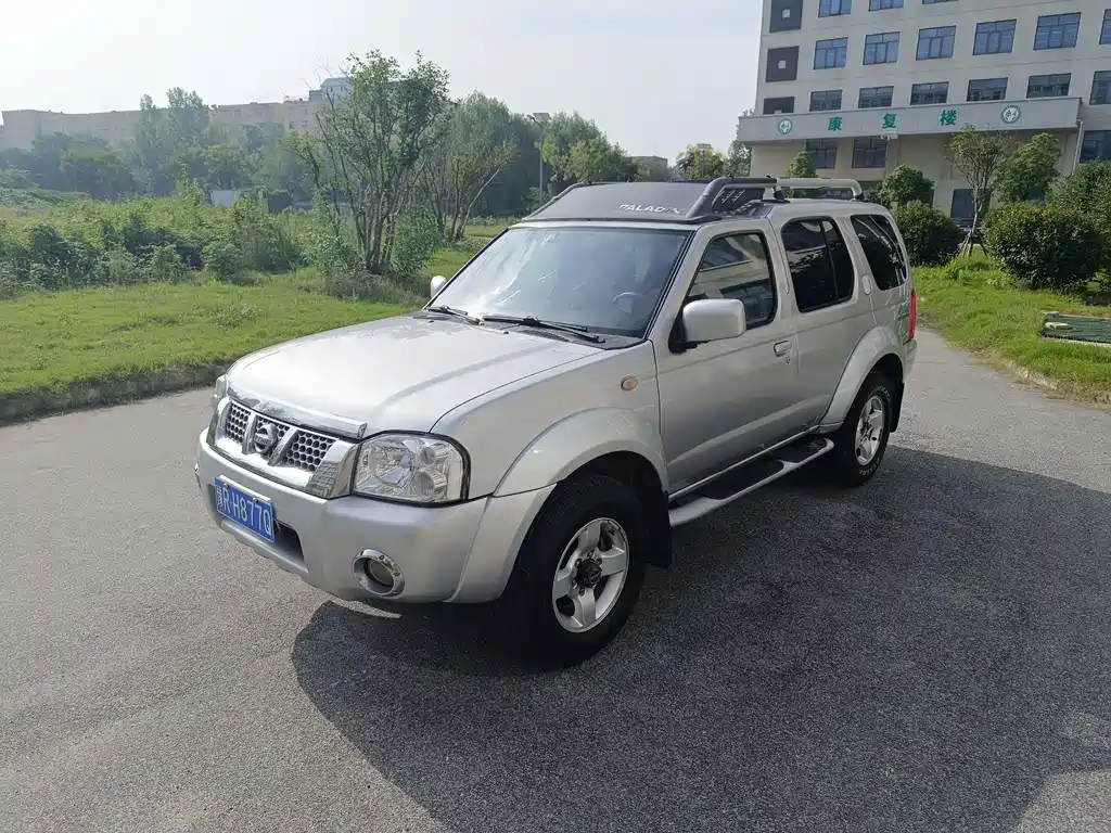 Nissan Paladin 2010