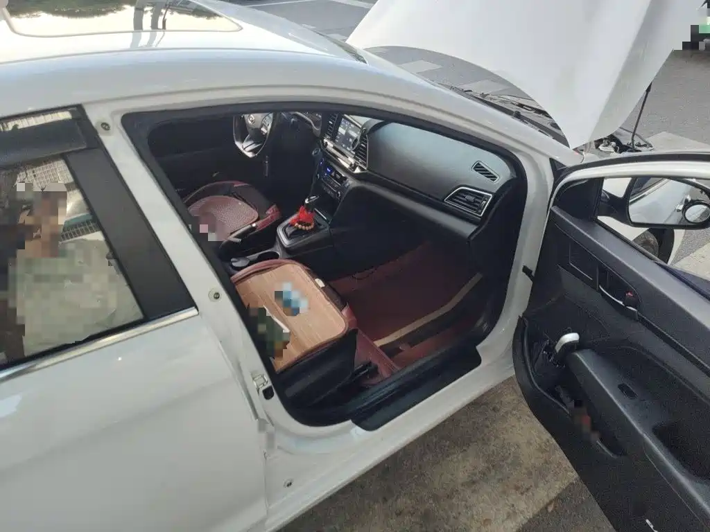 Hyundai Elantra — миниатюра 19