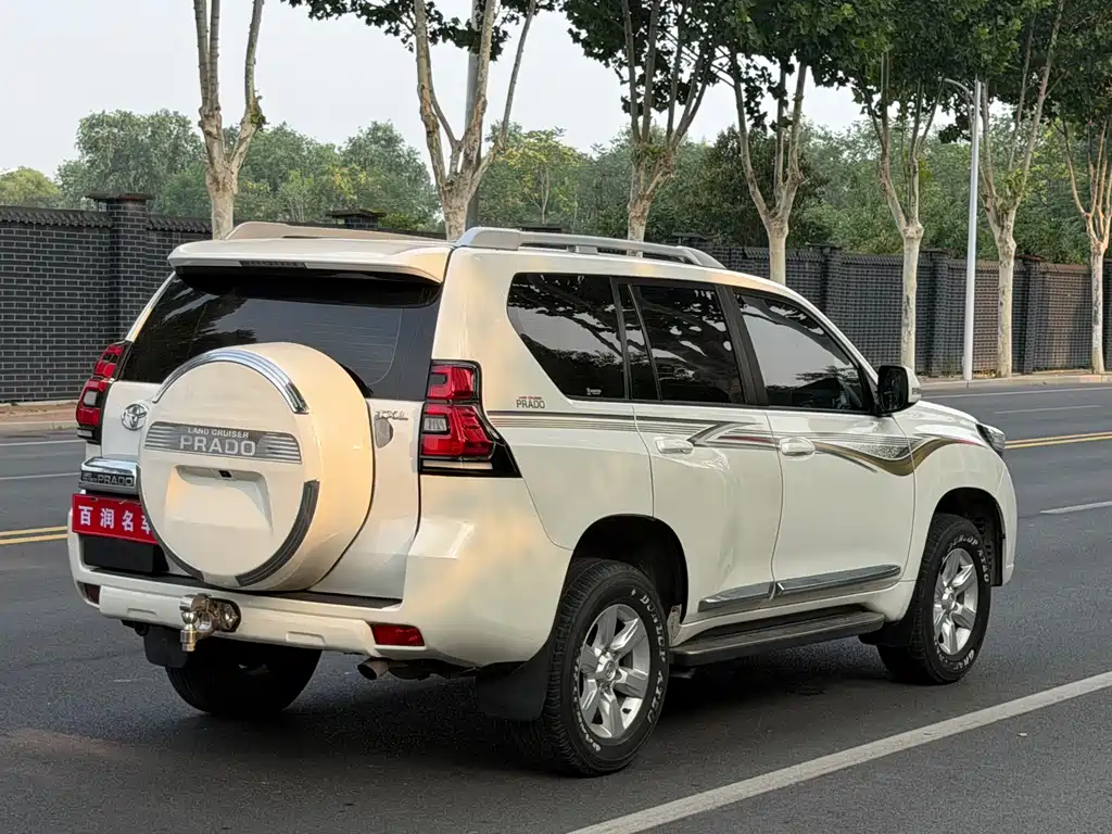 Toyota Land Cruiser Prado 2016 2.7L AT Luxury