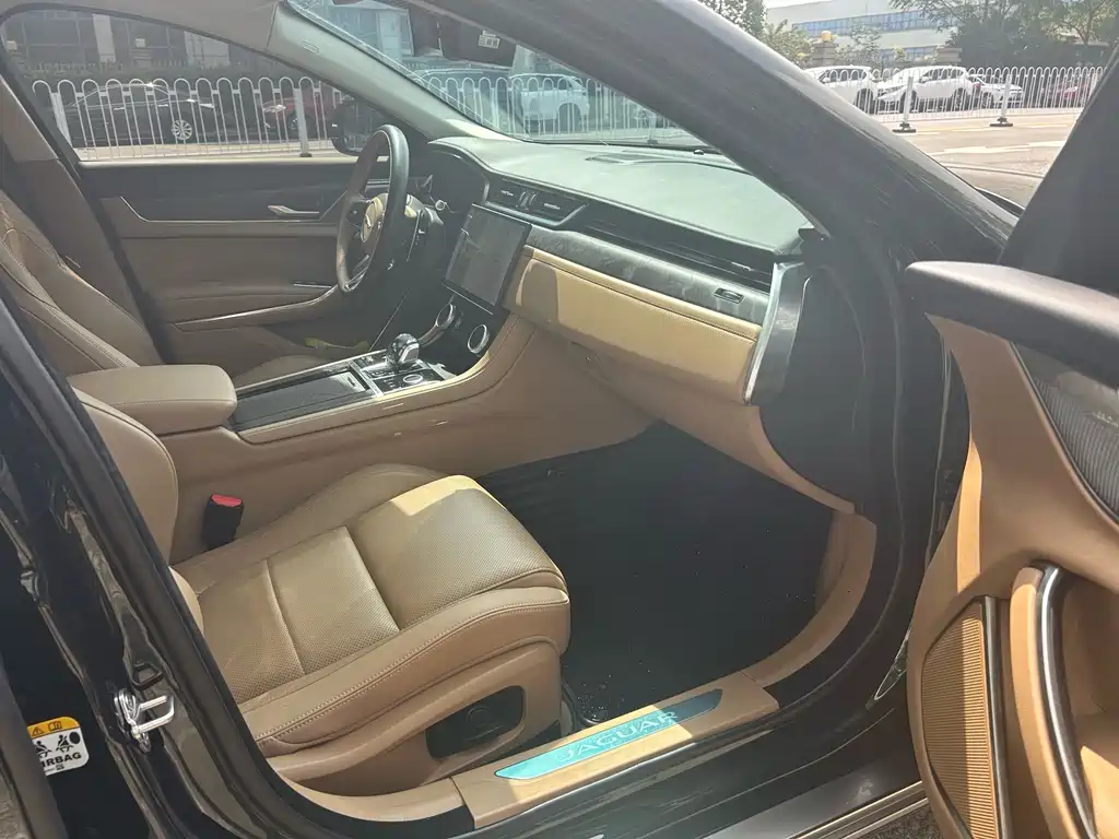 Jaguar XFL — миниатюра 12