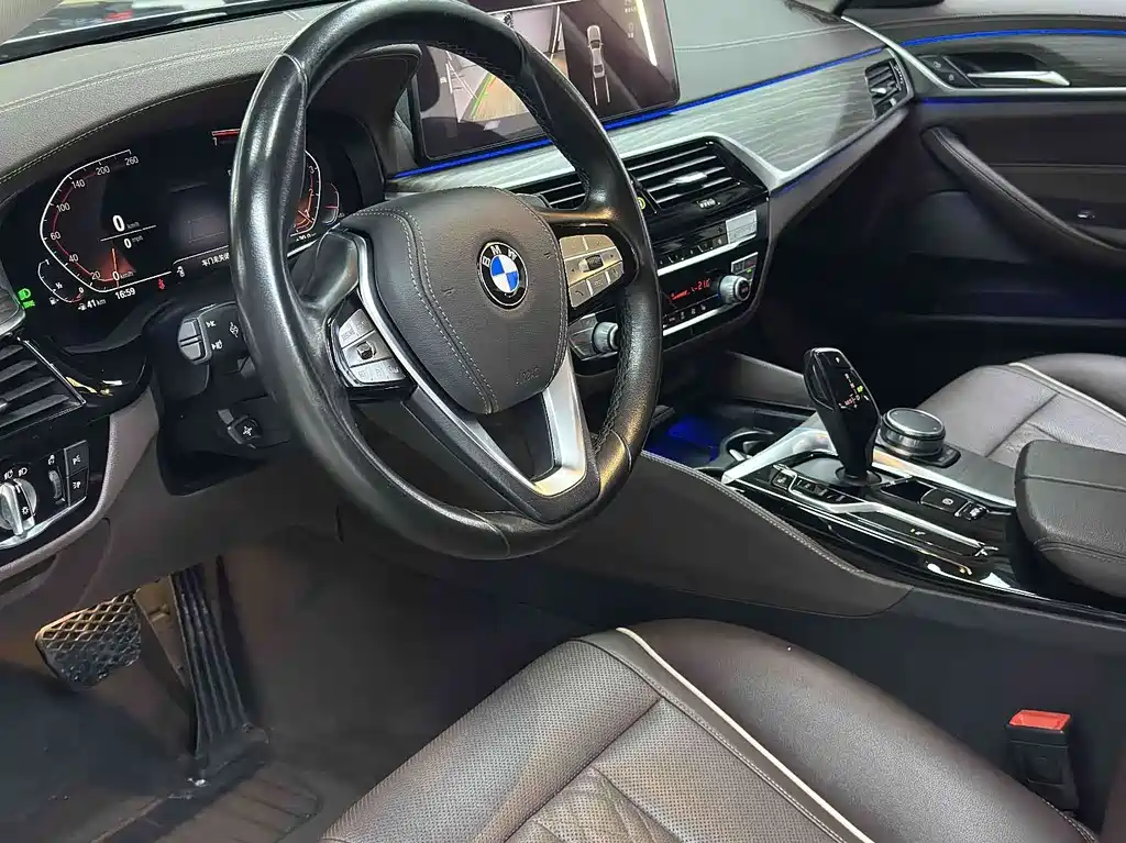 BMW 5 Series — миниатюра 4