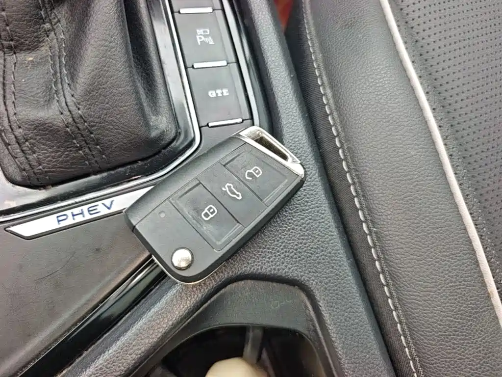 Volkswagen Tiguan L PHEV — миниатюра 9