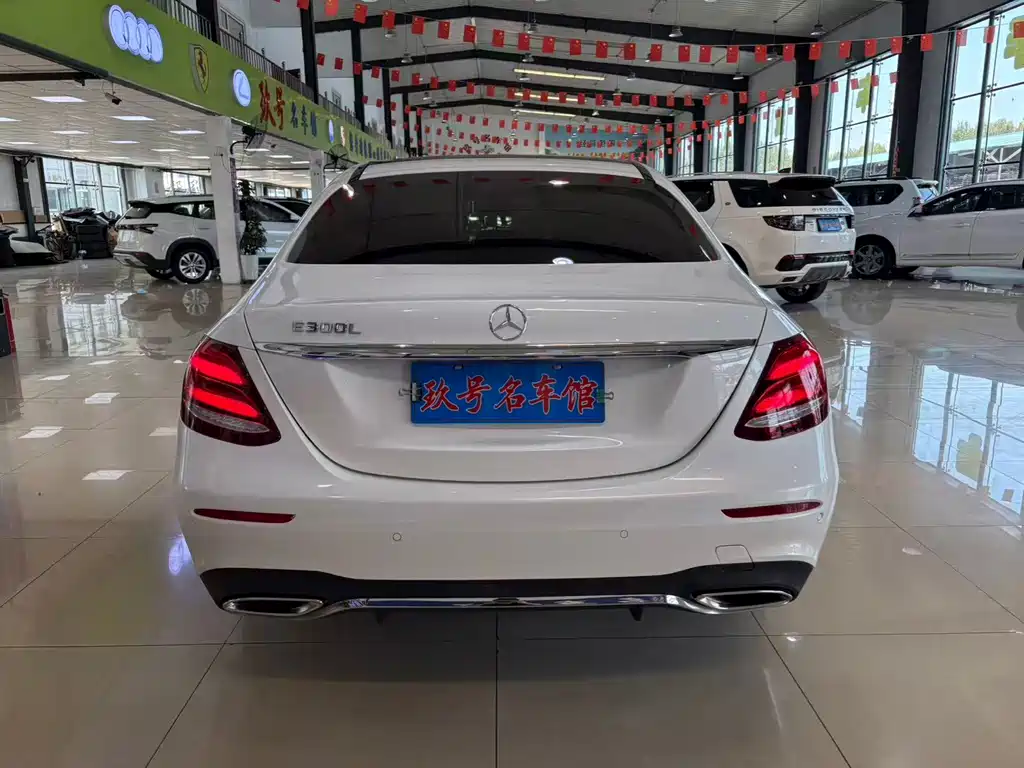 Mercedes-Benz E-Class — миниатюра 7