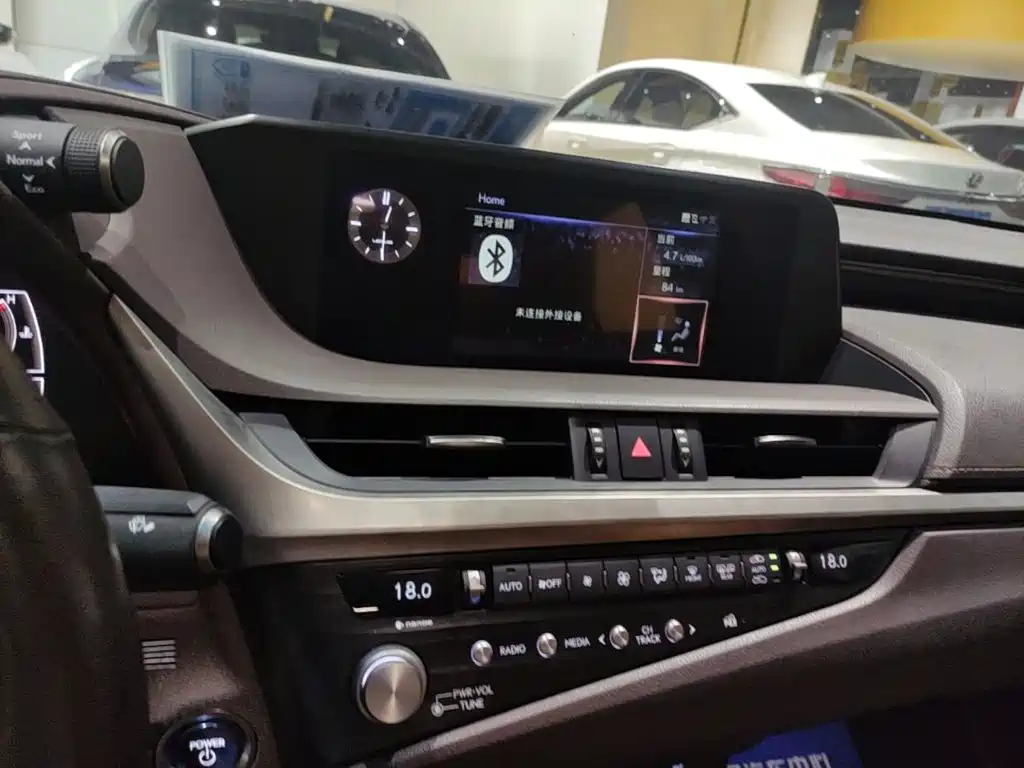Lexus ES — миниатюра 13