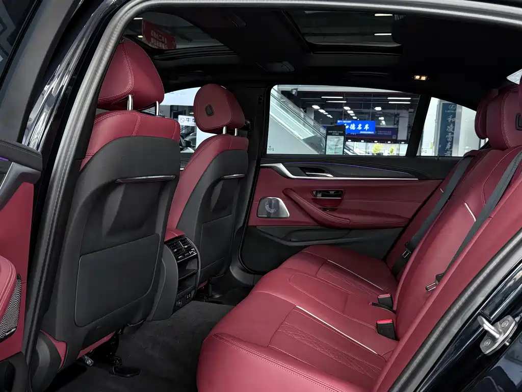 BMW 5 Series — миниатюра 12