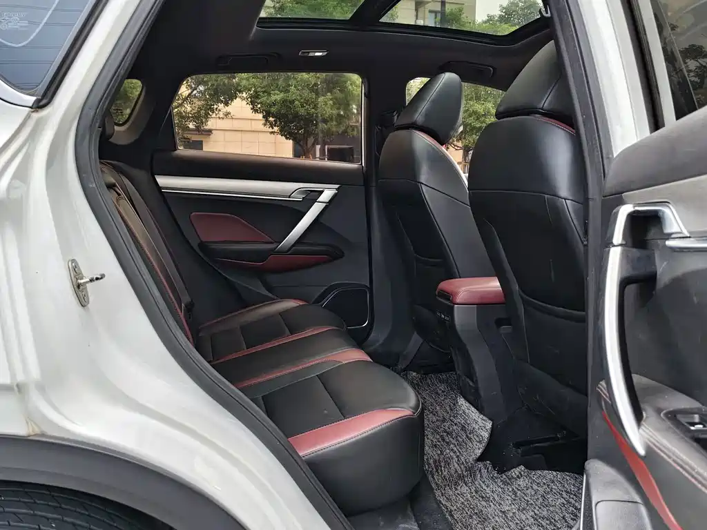 Geely Binyue — миниатюра 13