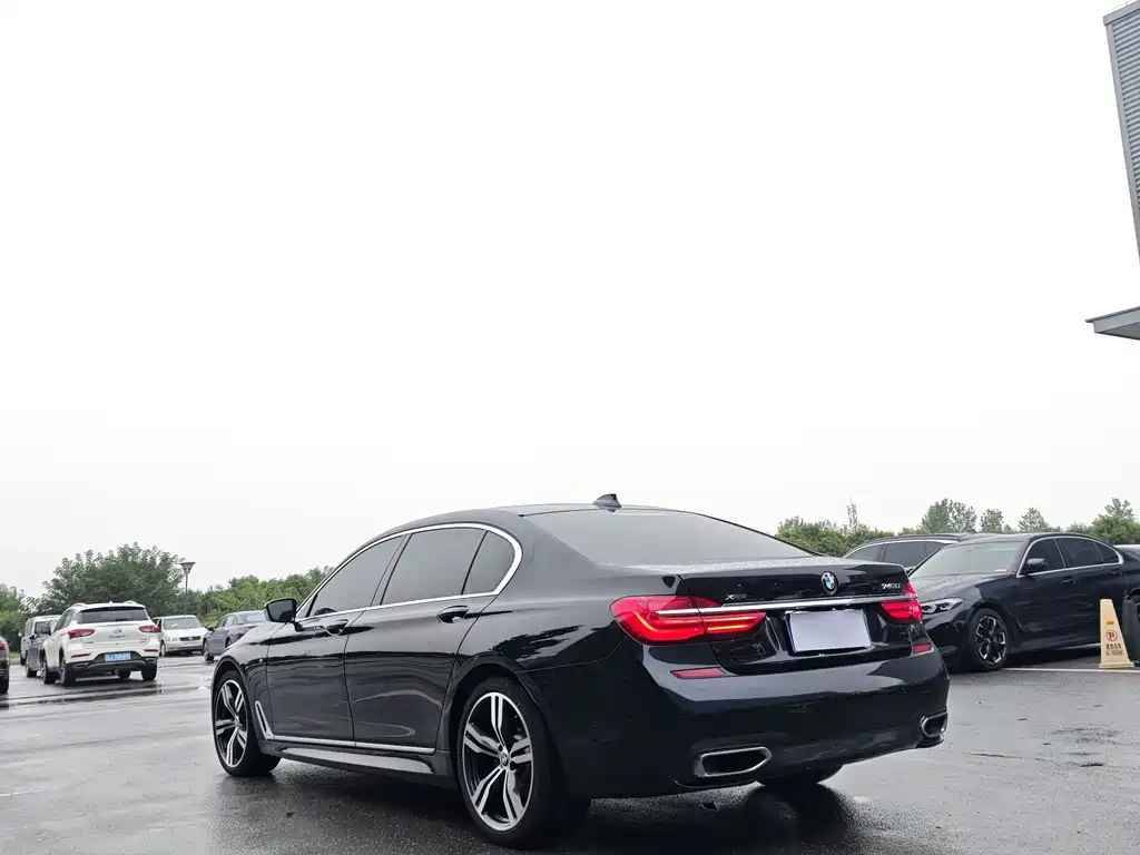 BMW 7 Series — миниатюра 2