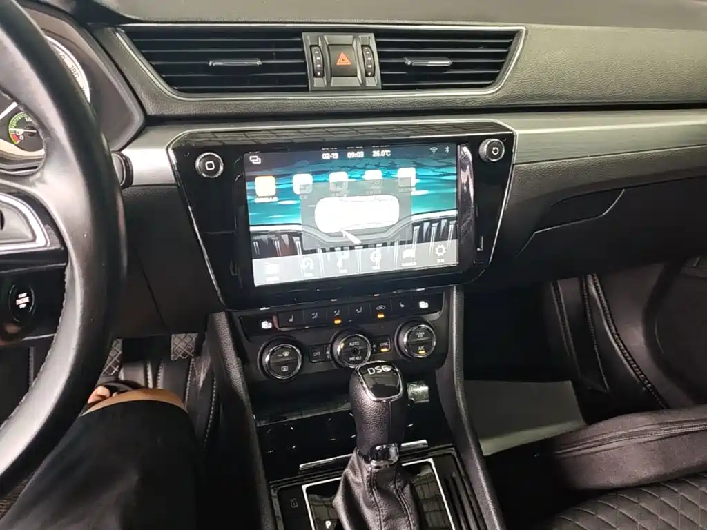 Skoda Superb — миниатюра 13