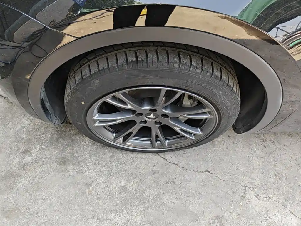Tesla Model Y — миниатюра 23