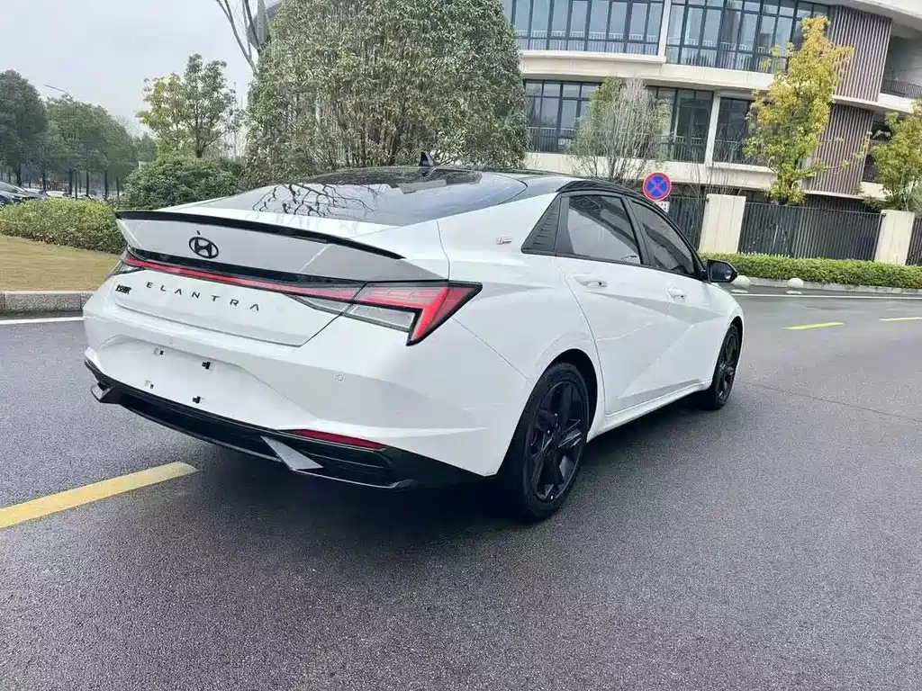 Hyundai Elantra — миниатюра 7