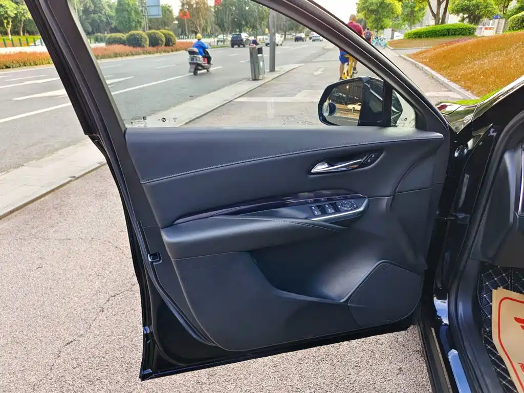 Cadillac XT4 — миниатюра 6