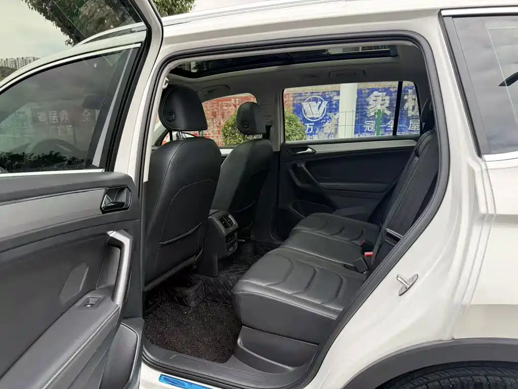 Volkswagen Tiguan L — миниатюра 7