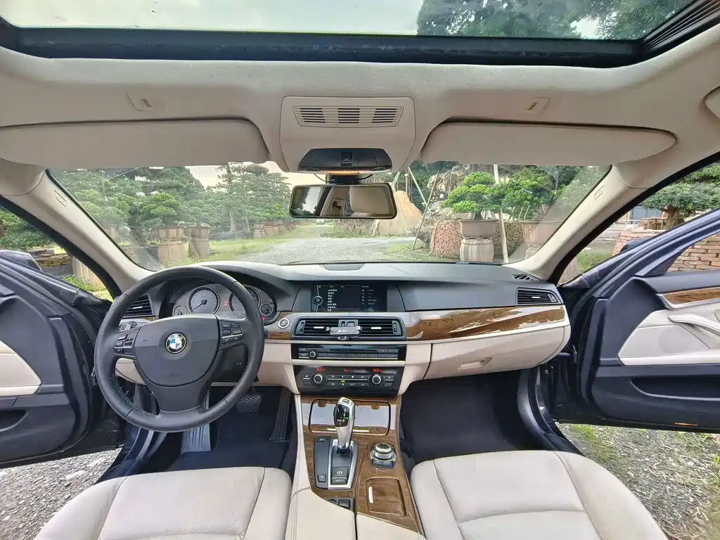 BMW 5 Series — миниатюра 6