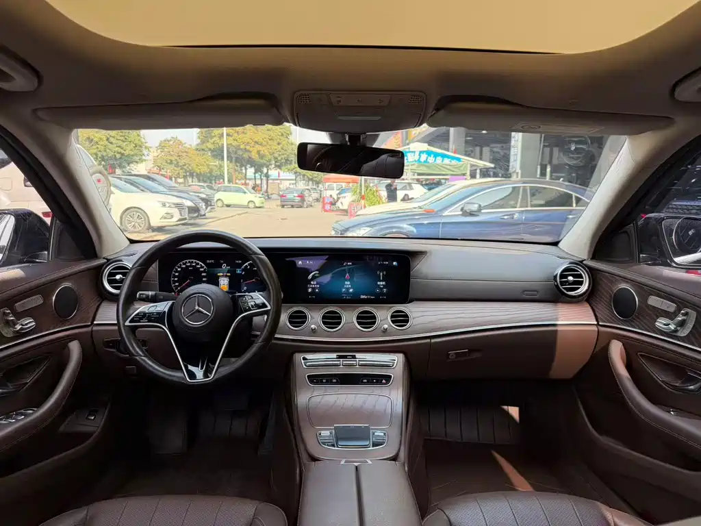 MERCEDES-BENZ E CLASS