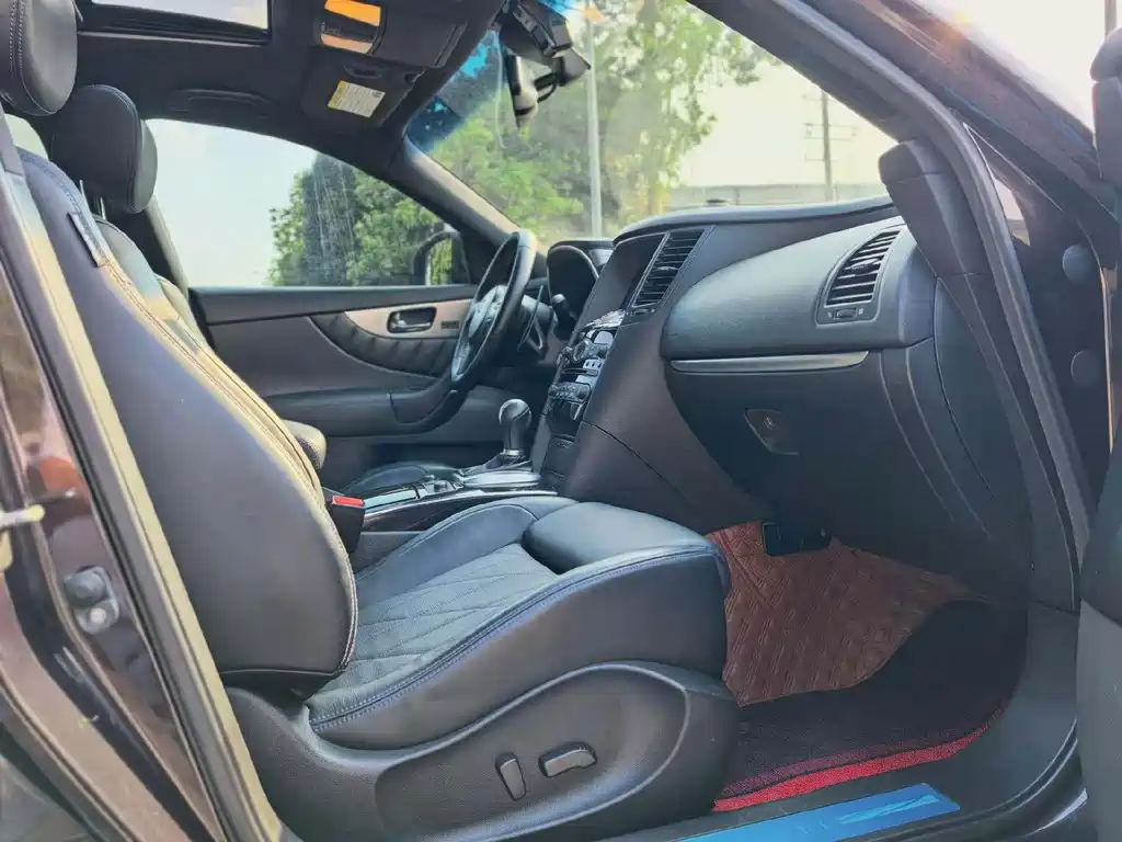 Infiniti QX70 — миниатюра 8