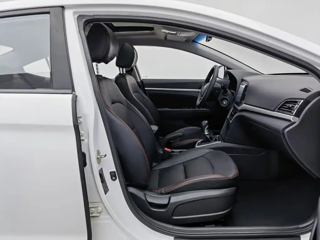 Hyundai Elantra — миниатюра 23