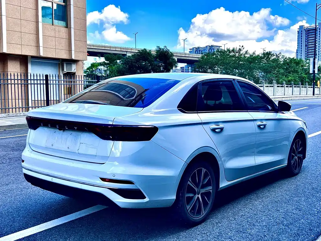 Geely Emgrand — миниатюра 15