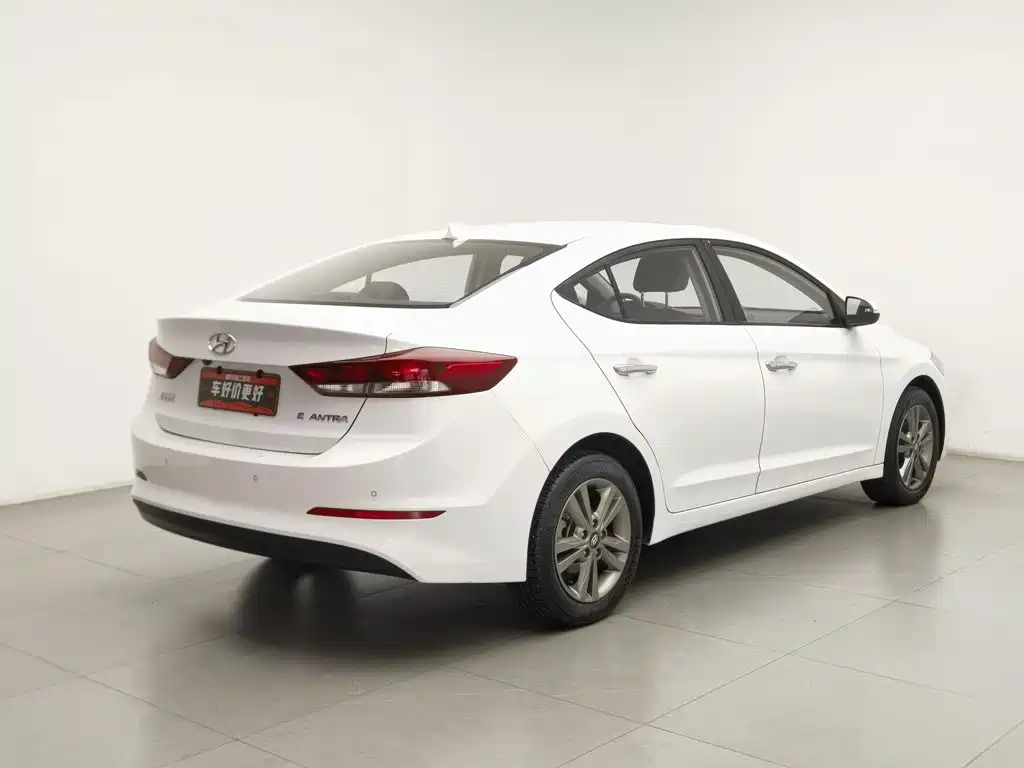 Hyundai Elantra — миниатюра 2