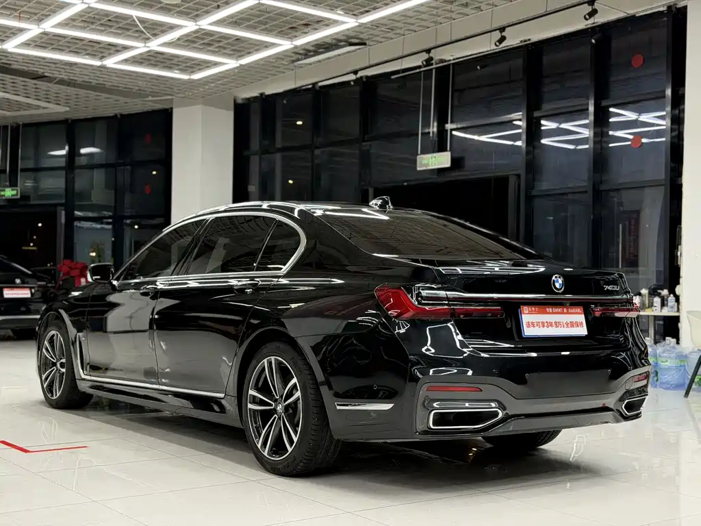 BMW 7 Series — миниатюра 6