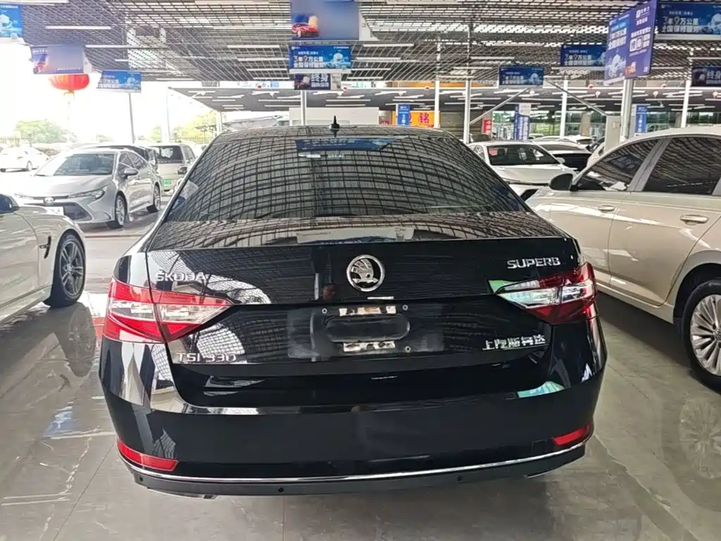 Skoda Superb — миниатюра 6