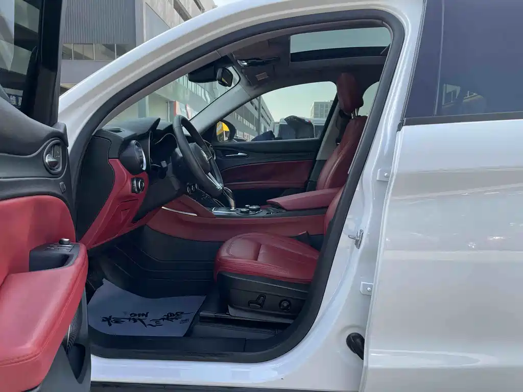 Alfa Romeo Stelvio 2017 2.0T 200HP Elite