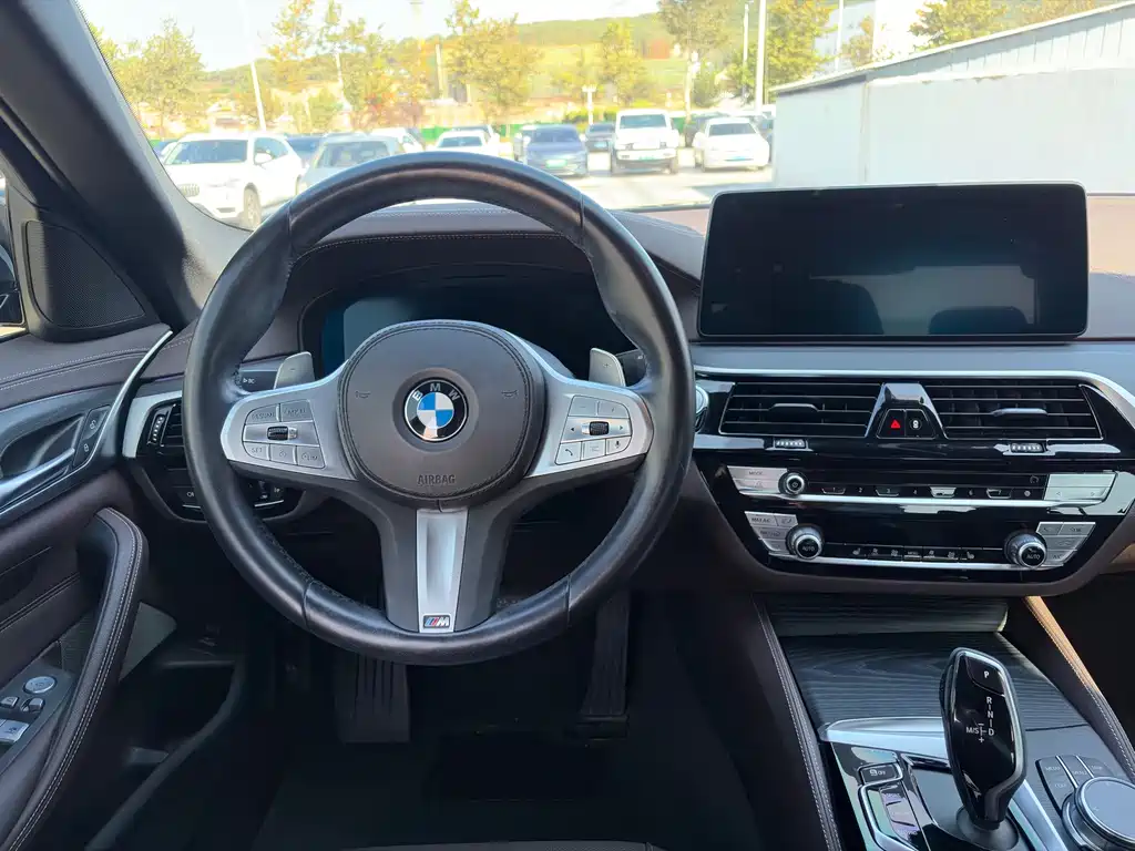 BMW 5 Series — миниатюра 11