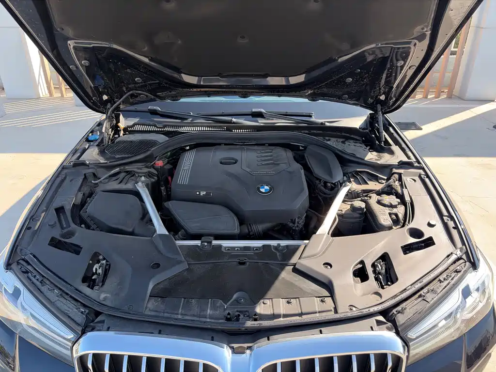 BMW 5 Series — миниатюра 13