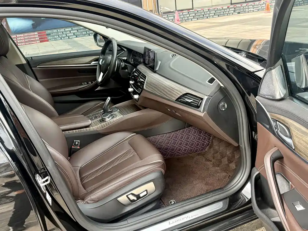 BMW 5 Series — миниатюра 8