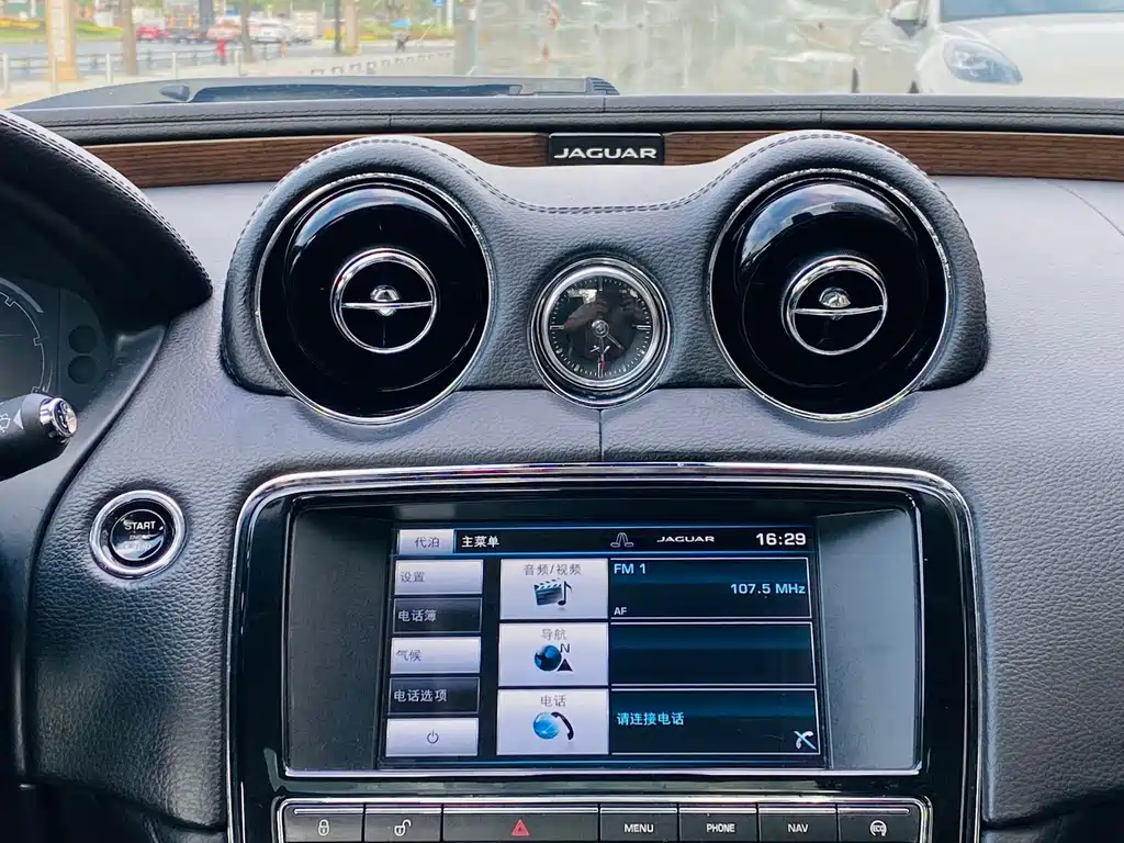 Jaguar XJ — миниатюра 19