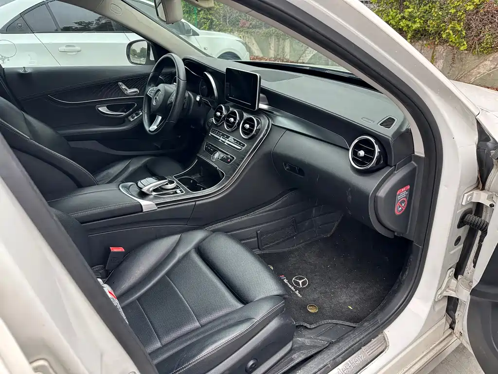 Mercedes-Benz C-Class — миниатюра 13