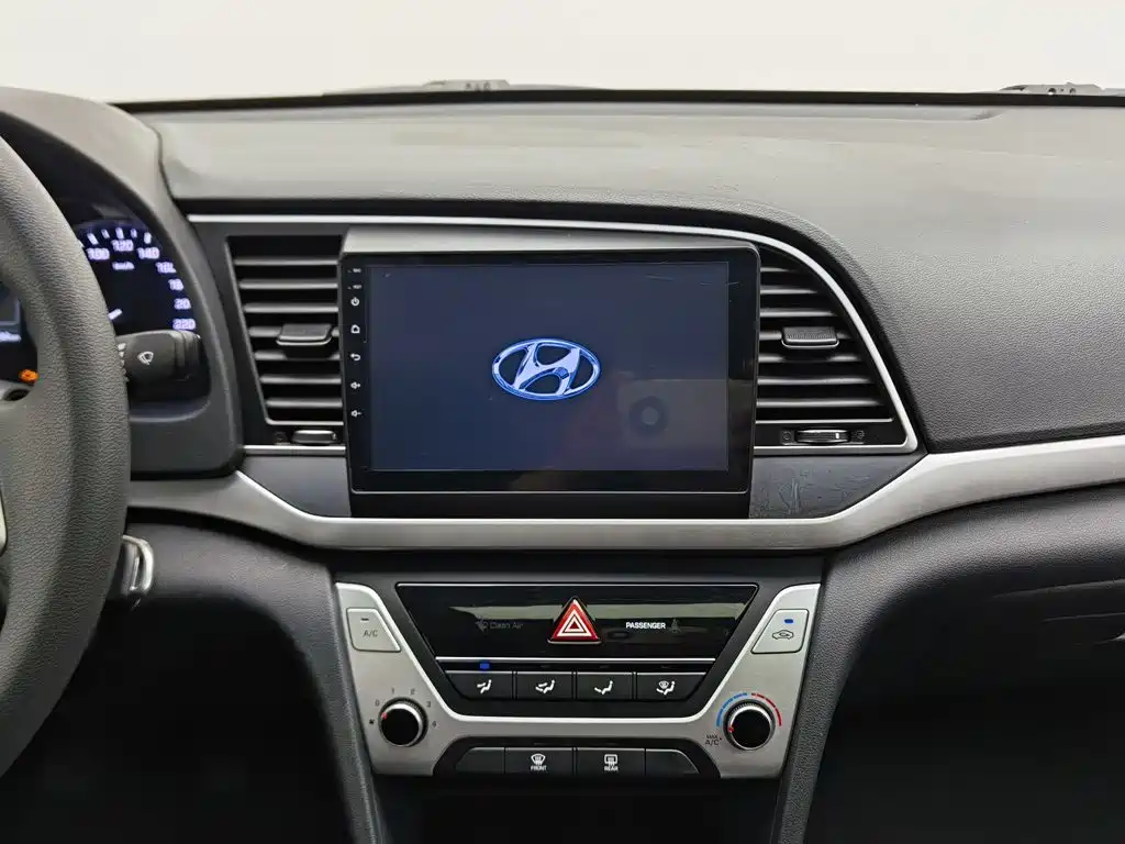 Hyundai Elantra — миниатюра 12