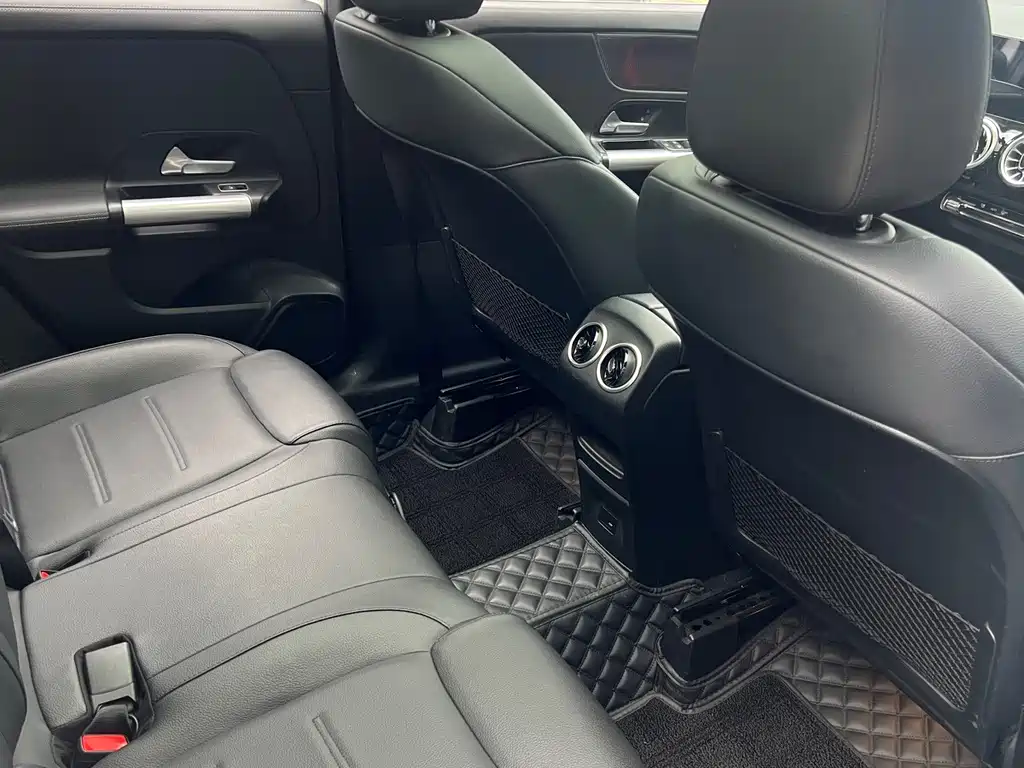 Mercedes-Benz GLA — миниатюра 9