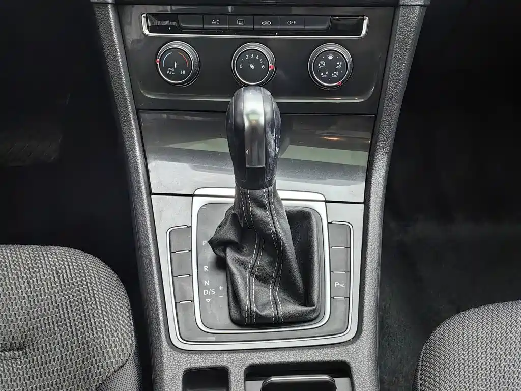 Volkswagen Golf — миниатюра 13