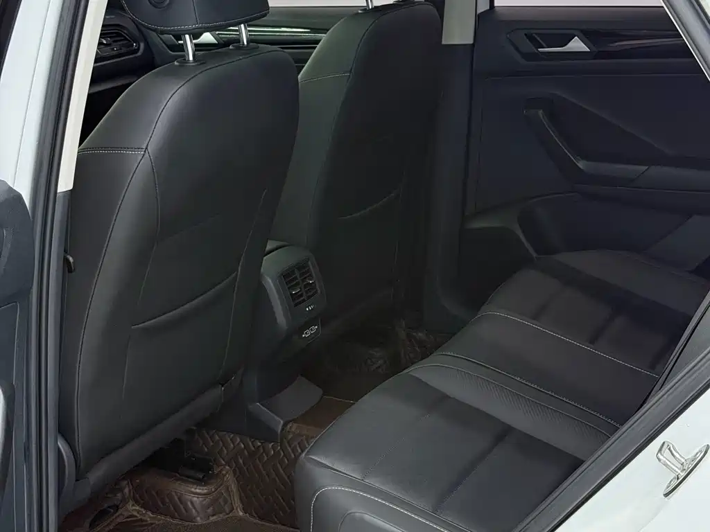 Volkswagen T-Roc — миниатюра 8