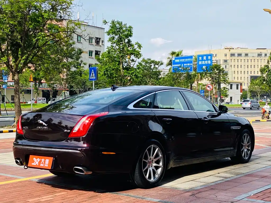 Jaguar XJ — миниатюра 4