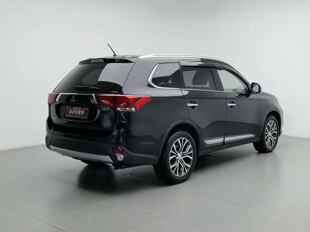 Mitsubishi Outlander (Import) — миниатюра 2