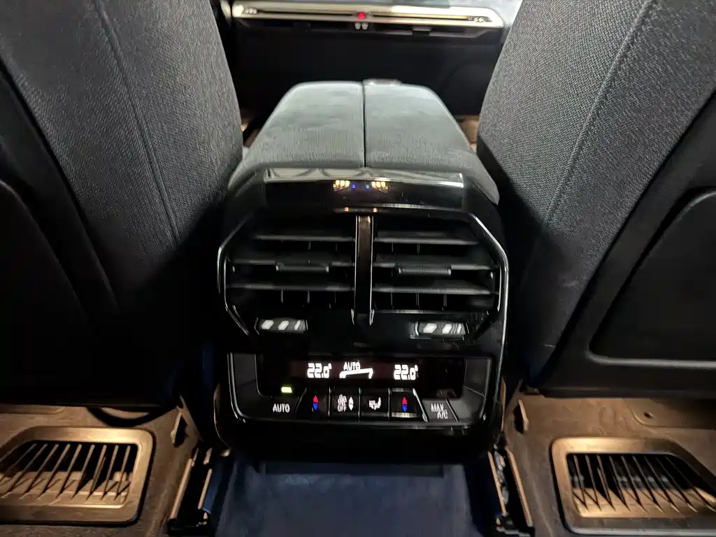 BMW iX — миниатюра 10