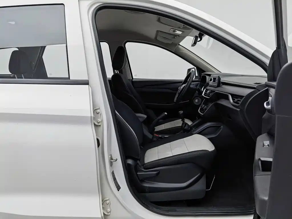 Wuling Hongguang S3 — миниатюра 23