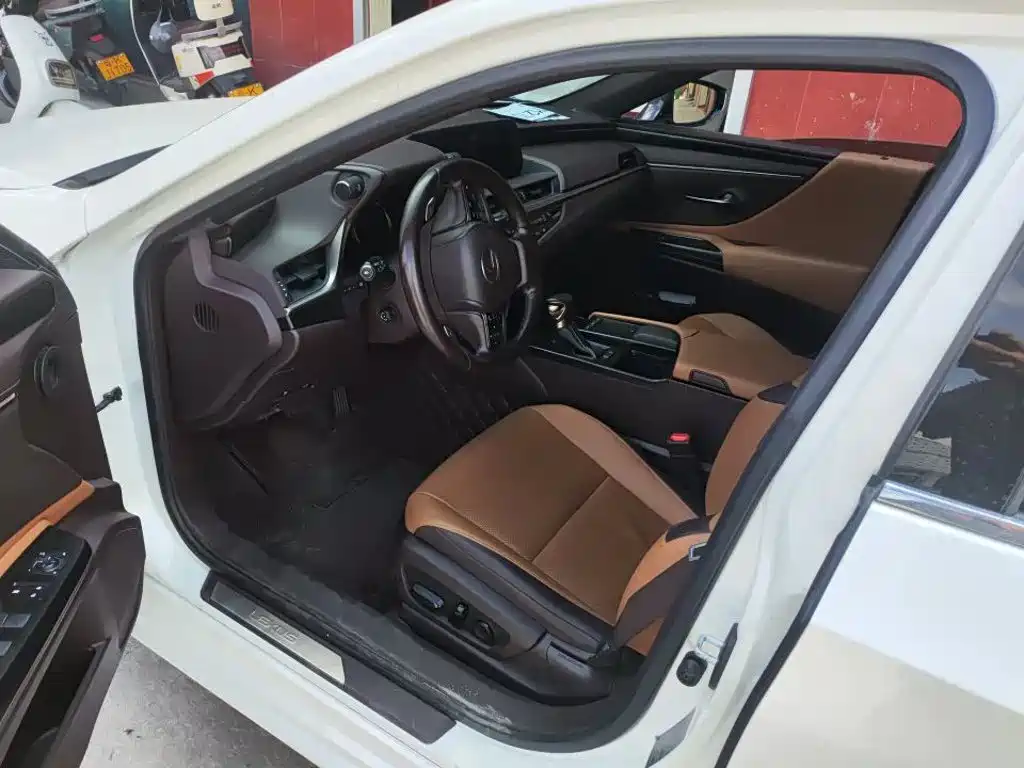 Lexus ES — миниатюра 5