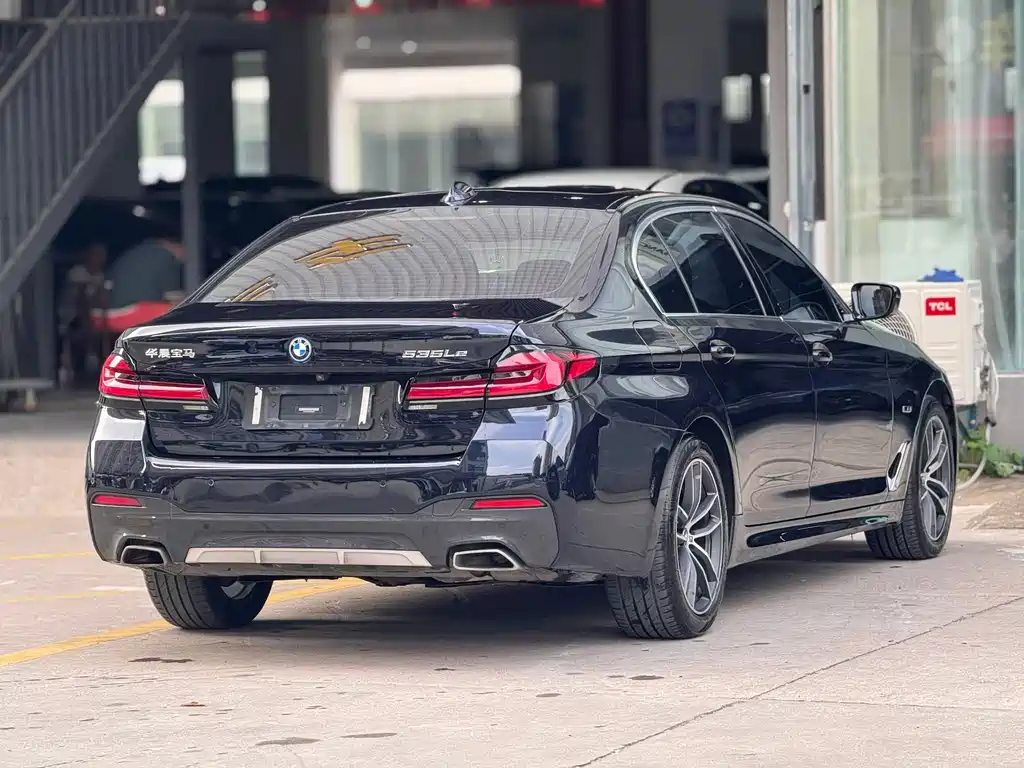BMW 5 Series New Energy — миниатюра 7