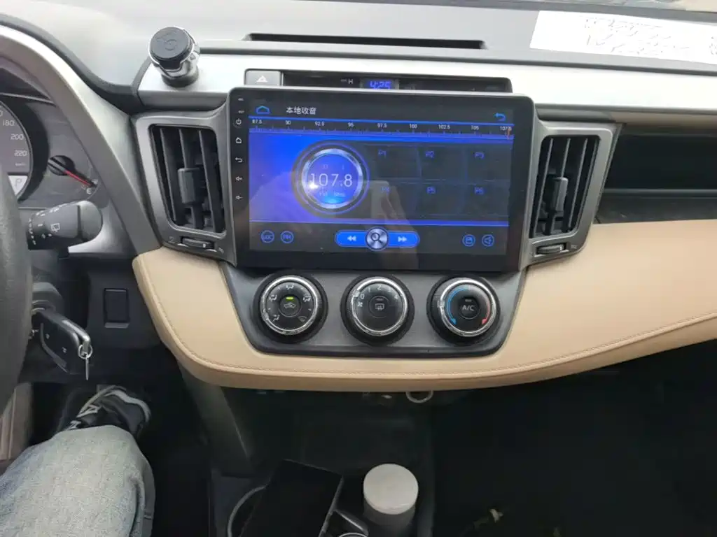 Toyota RAV4 — миниатюра 13