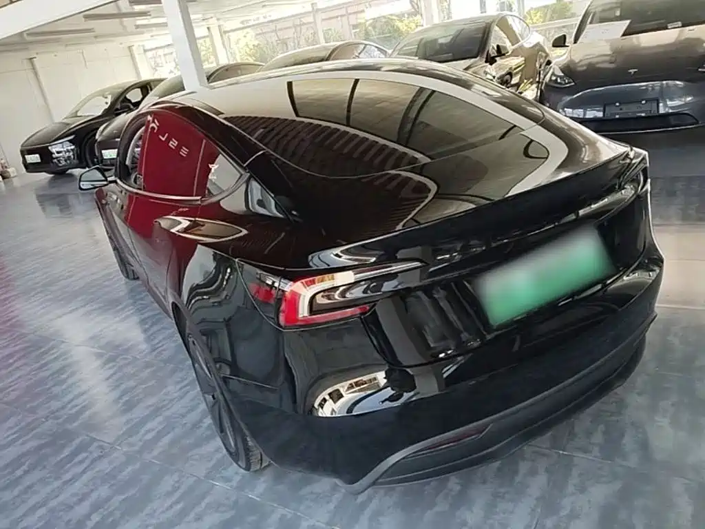 Tesla Model 3 — миниатюра 5