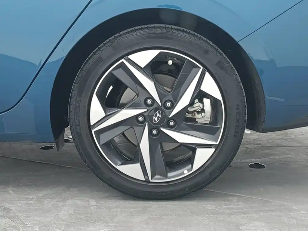 Hyundai Elantra — миниатюра 8