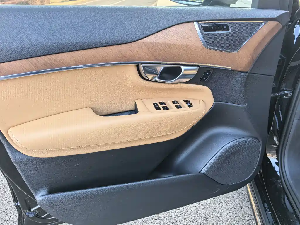 Volvo XC90 2015 T6 7 мест