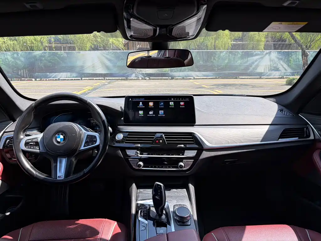 BMW 5 Series New Energy — миниатюра 8