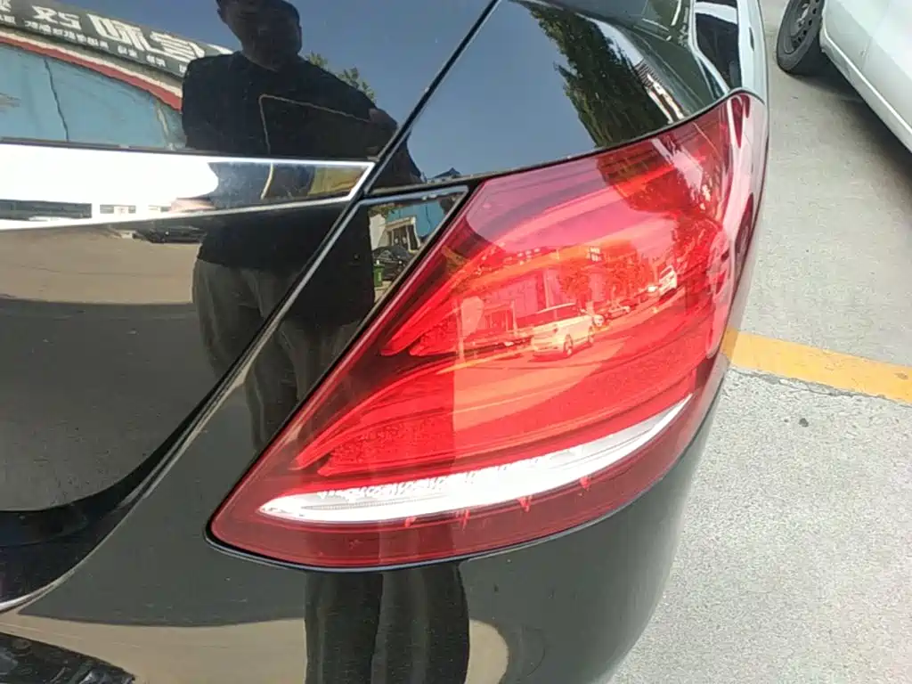 Mercedes-Benz E-Class — миниатюра 8