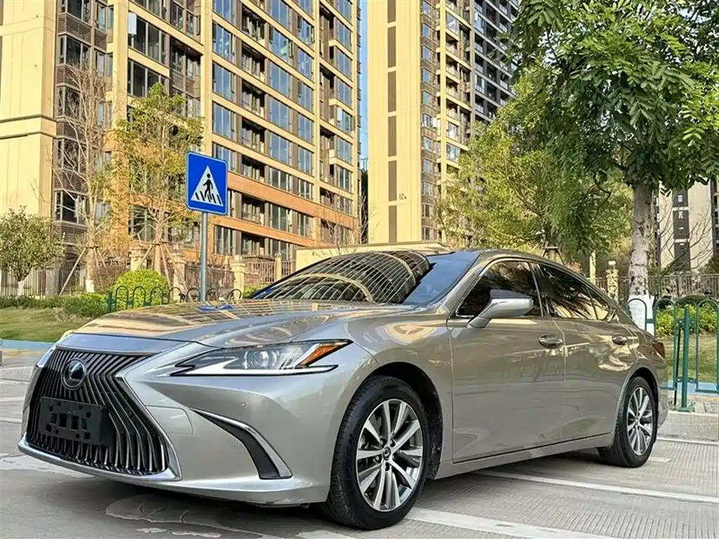 Купить Lexus ES